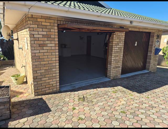 4 BEDROOM HOUSE FOR SALE IN DANA BAY